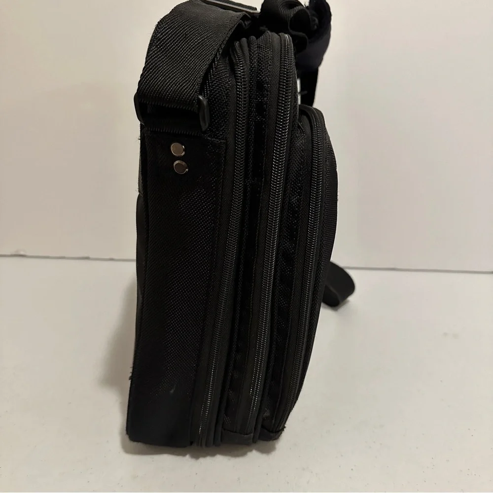 Solo Travel Sentry Check Fast Black Briefcase Laptop Style CLA314-4 Business